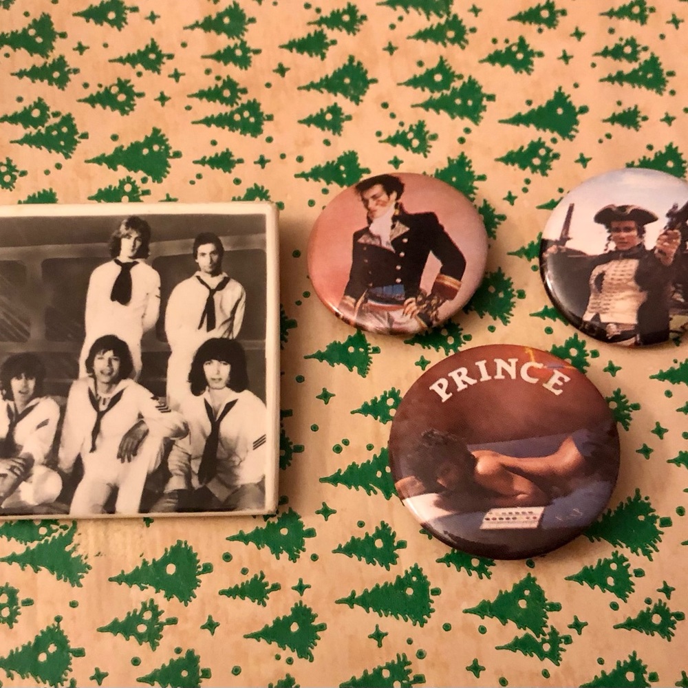Vintage concert buttons. Lots more if interested